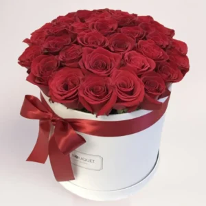 25 красных роз в коробке