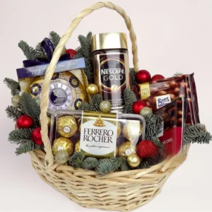 Новогодняя подарочная корзина с кофе и шоколадом