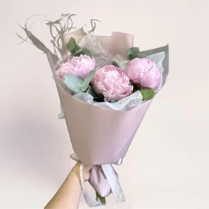 Букет из 3 розовых пионов Алматы