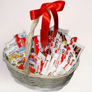 Подарочная сладкая корзина с шоколадом и сладостями с доставкой в Алматы