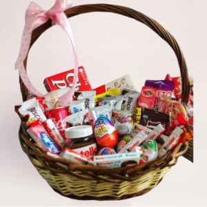 Подарочная сладкая корзина с шоколадом и сладостями с доставкой в Алматы