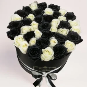 51 черно-белая роза в коробке Алматы