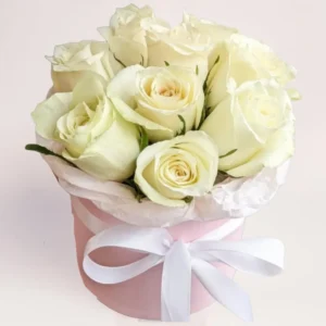 9 белых роз в коробке Алматы