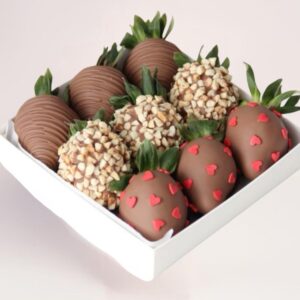 Клубника в шоколаде 9 шт в коробке — набор ягод с декором