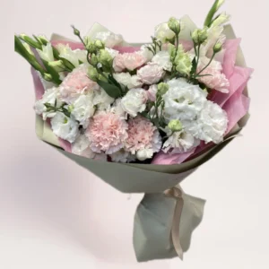 Букет из эустомы в нежно-розовых оттенках