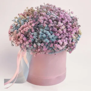 Цветы в коробке с гипсофилой