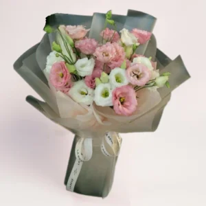 Букет из розовой и белой эустомы