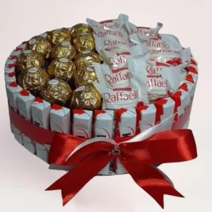 Сладкий подарочный набор с Ferrero Rocher, Raffaello и Kinder